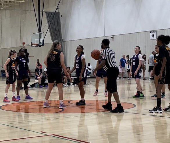 22PatriceL's tweet photo. Although this AAU season has sadly come to an end, I’m ready to continue practicing and upping my game. I’ve had a lot of fun and learned a lot from this team. Can’t wait until highschool szn! 😁 @PGHWisconsin @BradyJ_Peterson @uri_uziel @PGHCircuit https://t.co/ylBq1ZAGDR