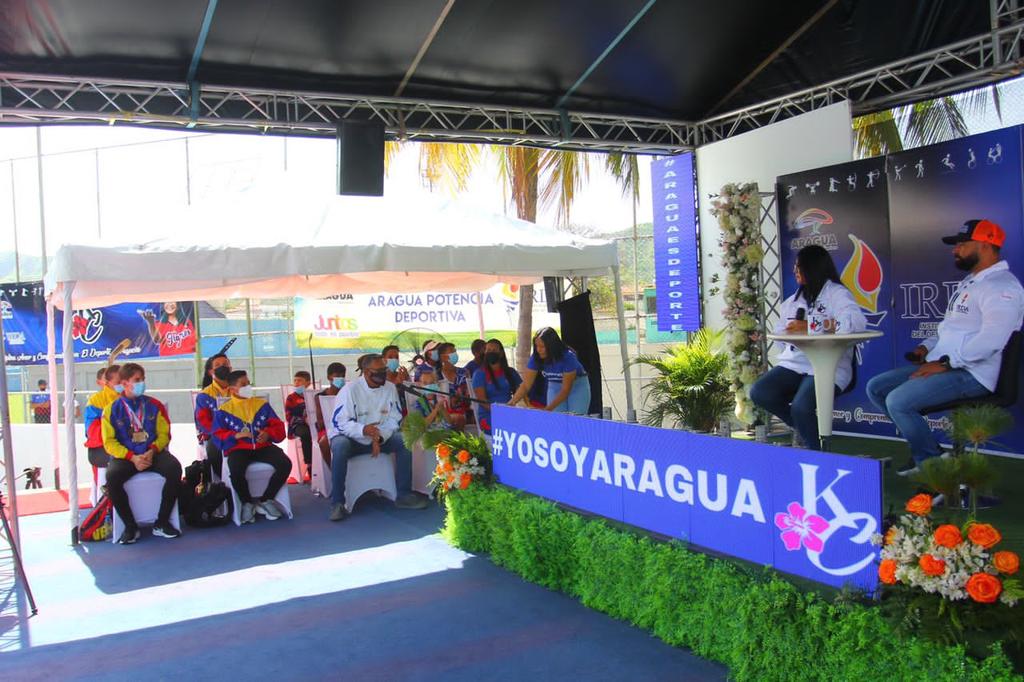 #AraguaEsDeporte La Gobernadora Karina Carpio, junto al Alcalde Juan
Carlos Sánchez participaron en la rehabilitación del ambulatorio en el municipio Ribas de la entidad, con el objetivo de que los aragüeños tengan centros 
de salud óptimos #AraguaEsDeporte #YoSoyAragua