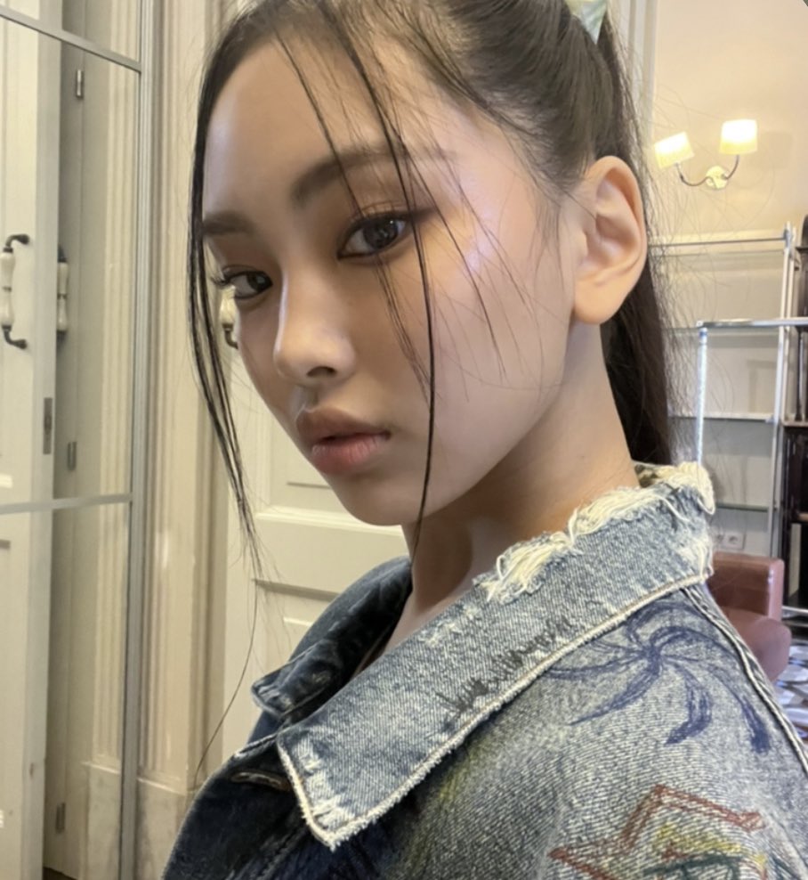 picshyein's tweet photo. hyein phoning profile photo https://t.co/CvDeP69fLI