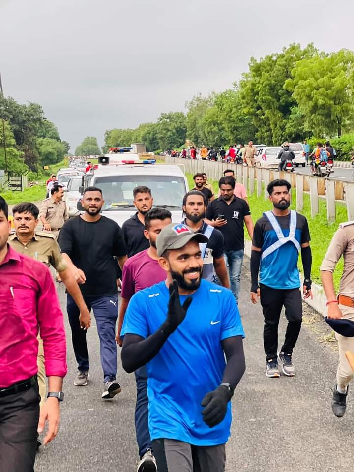 Osama_Shahab_'s tweet photo. अल्लाह हज का सफ़र कामयाब करे !
#hajjbywalk https://t.co/V3RO2OyF4u