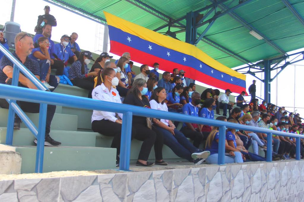 #24jul #Ahora Gob. Karina Carpio "Este equipo de hombres y mujeres que me
acompañan vamos a llegar a esos lugares más recónditos de nuestro estado #AraguaEsDeporte #YoSoyAragua