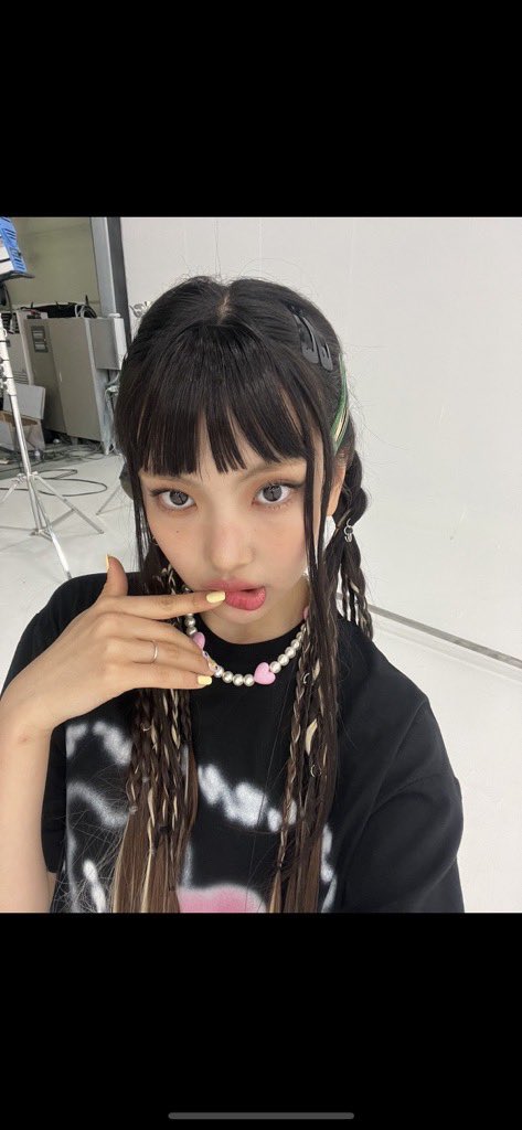 picshyein's tweet photo. hyein phoning app photos 220725 https://t.co/1FetCpfU3W