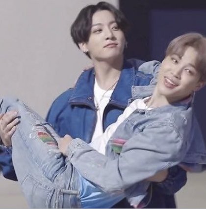 pjimndolly's tweet photo. jungkook                          jimin
cargando a                      cargando a
jimin                                 jungkook https://t.co/4RQKXmbHjP