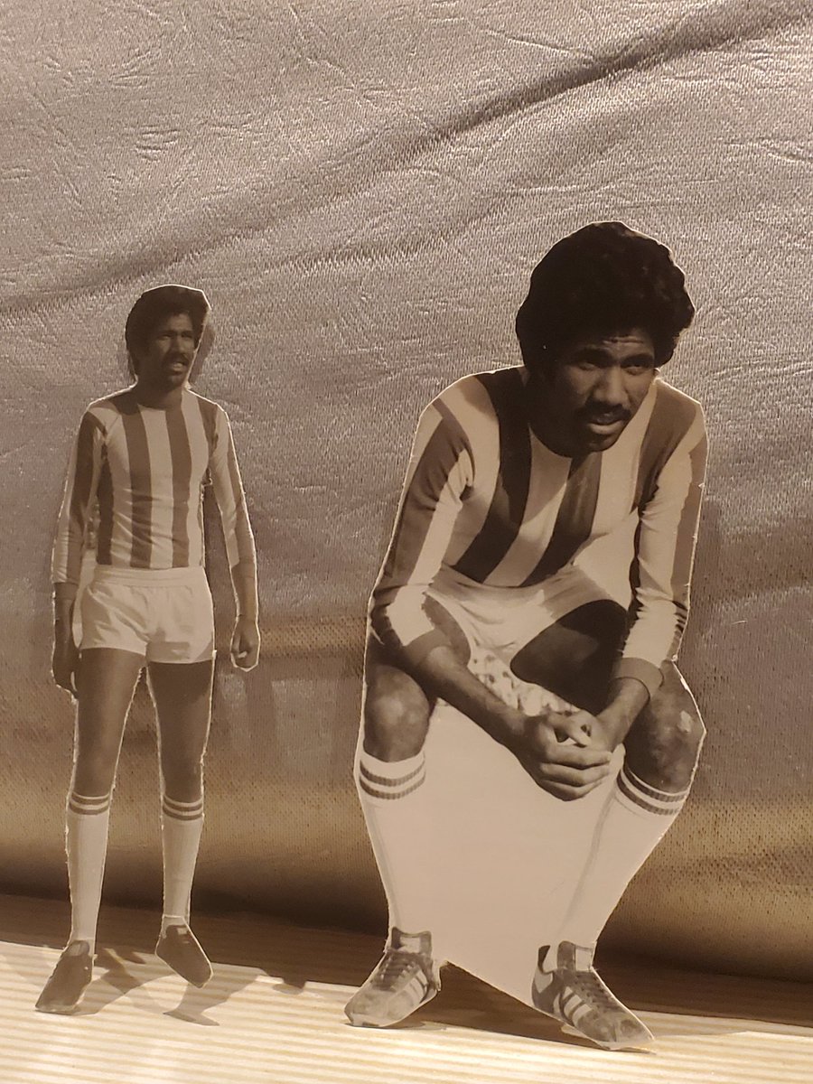khalidmoh00's tweet photo. تجديد للذاكرة نجم هلالي مثل المنتخب وعمل إداري في أحد الفترات للهلال خسرته الكورة السعودية للدراسة خارجياً من يذكره .💙 https://t.co/PHUgxgvtFe