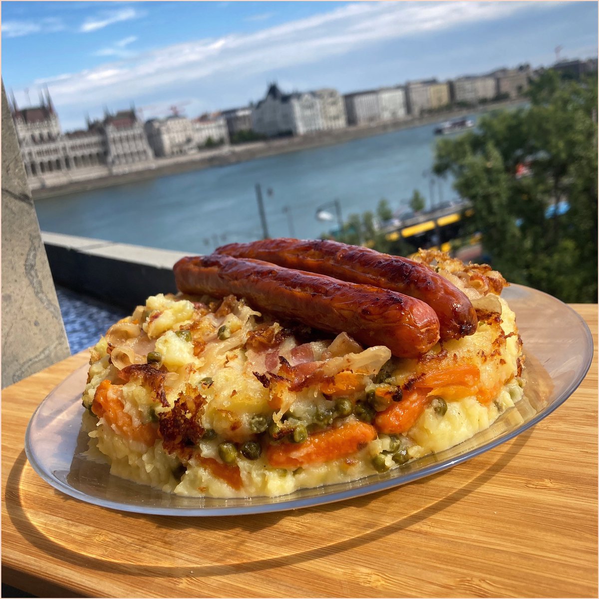 DetteSzilagyi's tweet photo. #Belgian Classics: #Sausage and #stoemp (mashed potatoes) 👌🏻 https://t.co/yu2yDzTv0f