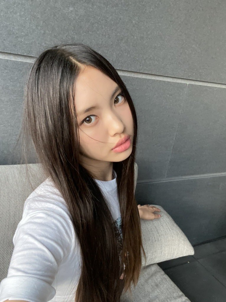 picshyein's tweet photo. hyein phoning app photos 220725 https://t.co/XErNHqMXQX