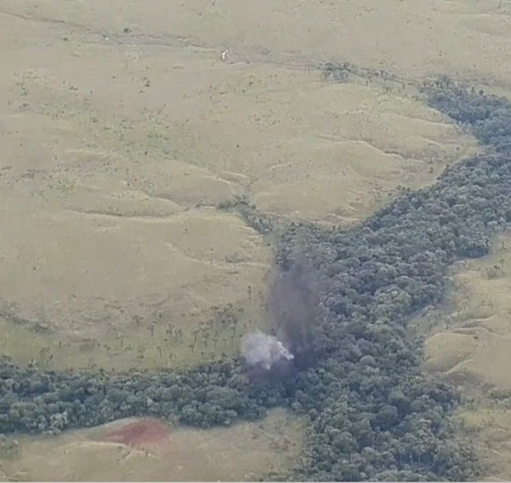 📢RT || GJ. <a href="/dhernandezlarez/">GJ. Domingo Hernández Lárez</a>:
Inutilizado avión invasor número 22 del año 2022 y 300 desde el 2012. La #FANB garantizará la integridad de nuestro espacio soberano mediante la defensa militar. #VivaElLibertadorBolívar #FANB🇻🇪 #CEOFANB