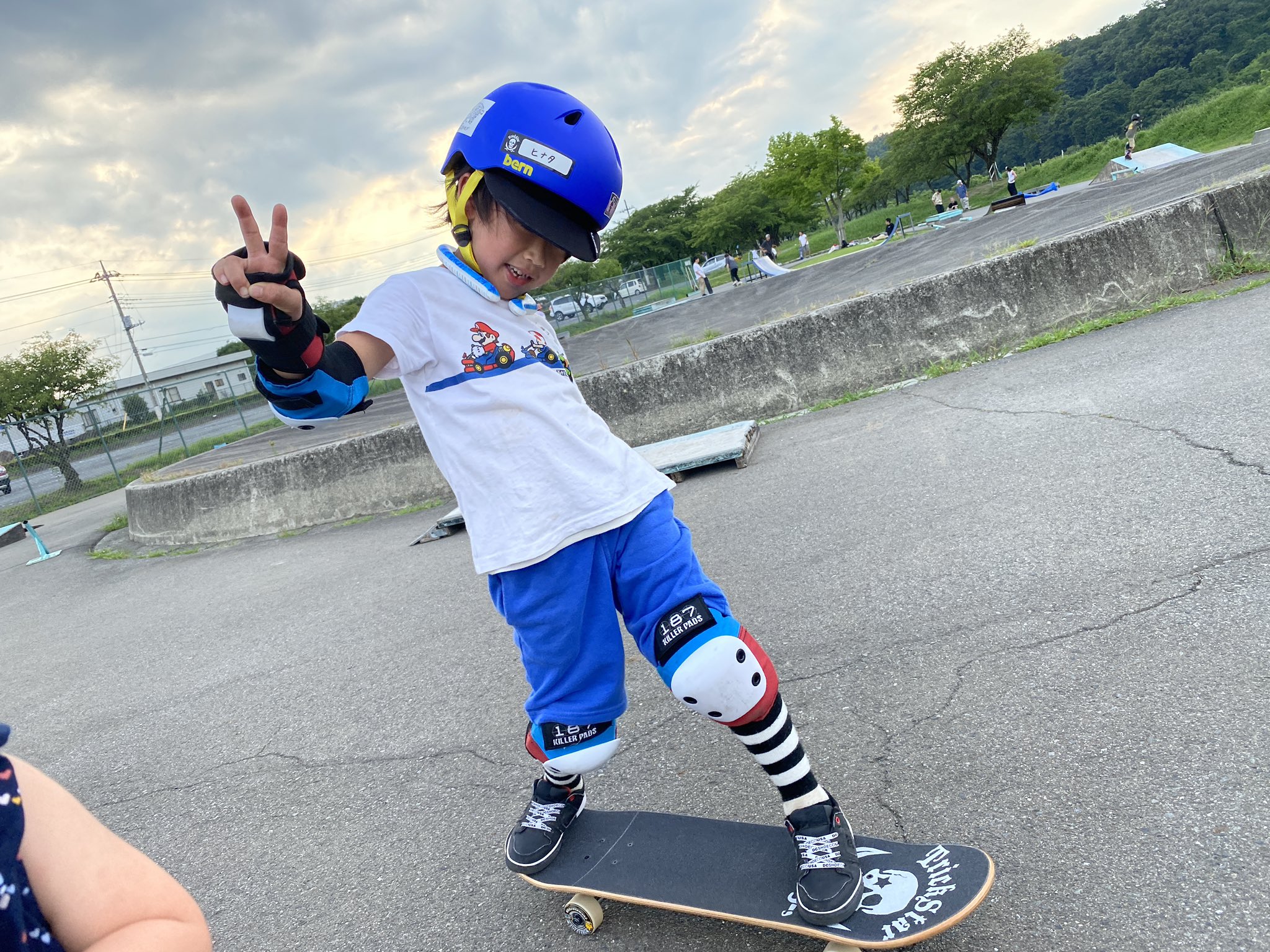 デビルメントch エントリークラス卒業おめでとう スケボー始めて丁度1ヶ月 雨の日以外ほぼ毎日よく頑張りました お祝いにnew Deckコンプリートでプレゼント これからも応援するから頑張って スケボー スケートボード Trickster デビルメントch エントリークラス卒業おめでとう スケボー始めて丁度1ヶ月 雨の日以外ほぼ毎日よく頑張りました お祝いにnew Deckコンプリートでプレゼント これからも応援するから頑張って スケボー スケートボード Trickster