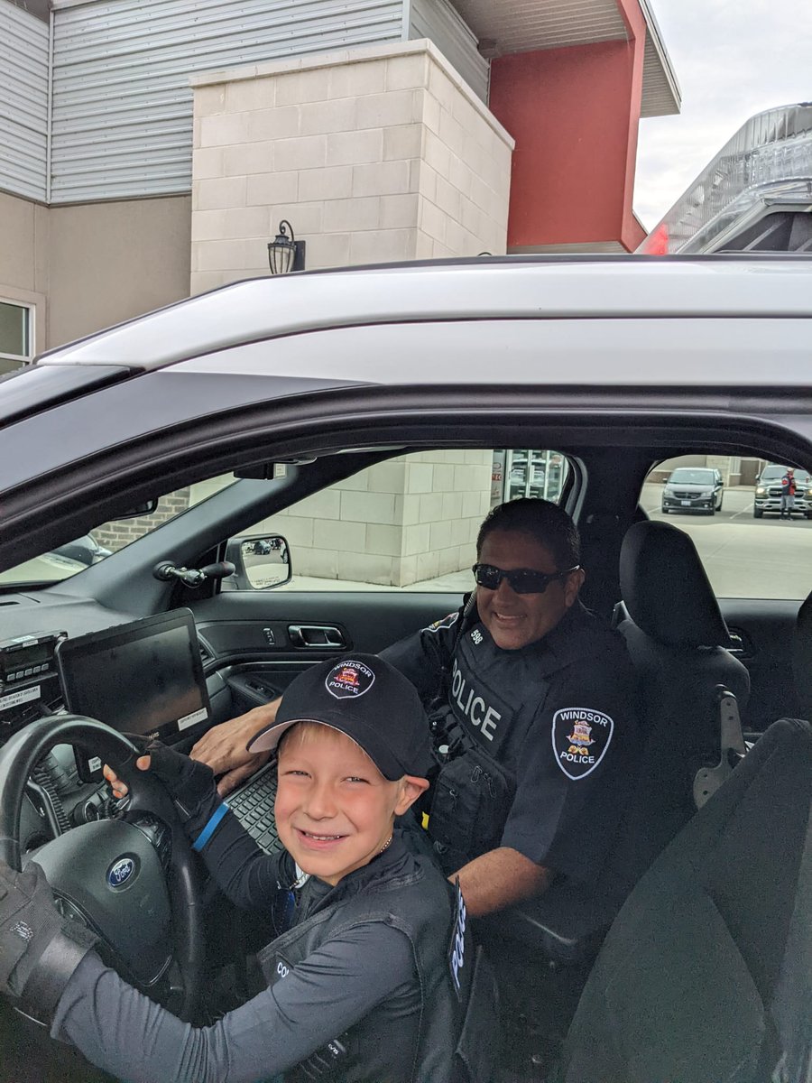 Nigelwps510's tweet photo. Dreams always come true ! Kade has been battling leukemia for few years and aspires to be a police officer. Myself &amp; @gill_wps were honored to represent @WindsorPolice today and meet with Kade through @FightLikeMason foundation and present him with gifts. https://t.co/JWufn9KUp4