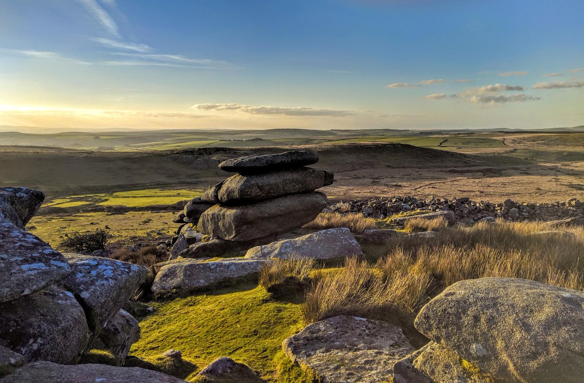 BreaksCornwall's tweet photo. We never get tired of looking at the stunning landscapes on our doorstep. 
How would you describe this? We would love to hear from you. Let’s start by saying…..Magnificent! #NaturalBeauty #cornwall #bodmin #apartmentscornwall #moors https://t.co/APDeKhEag5