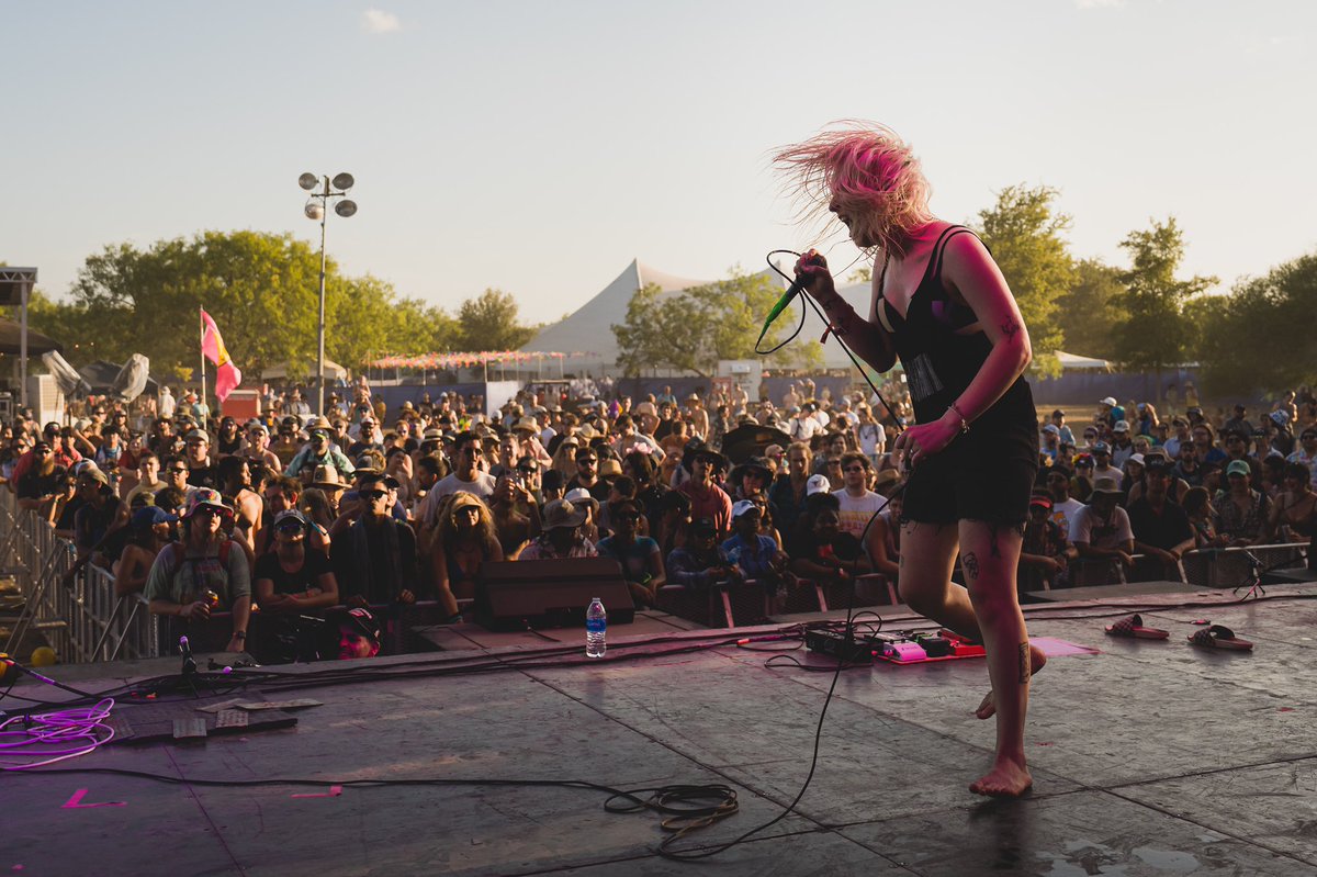 The #FloatFam crowd yells ONE MORE SONG <a href="/100gecs/">100 gecs</a> absolutely crushed it 🤘🔥 #FloatFest2022