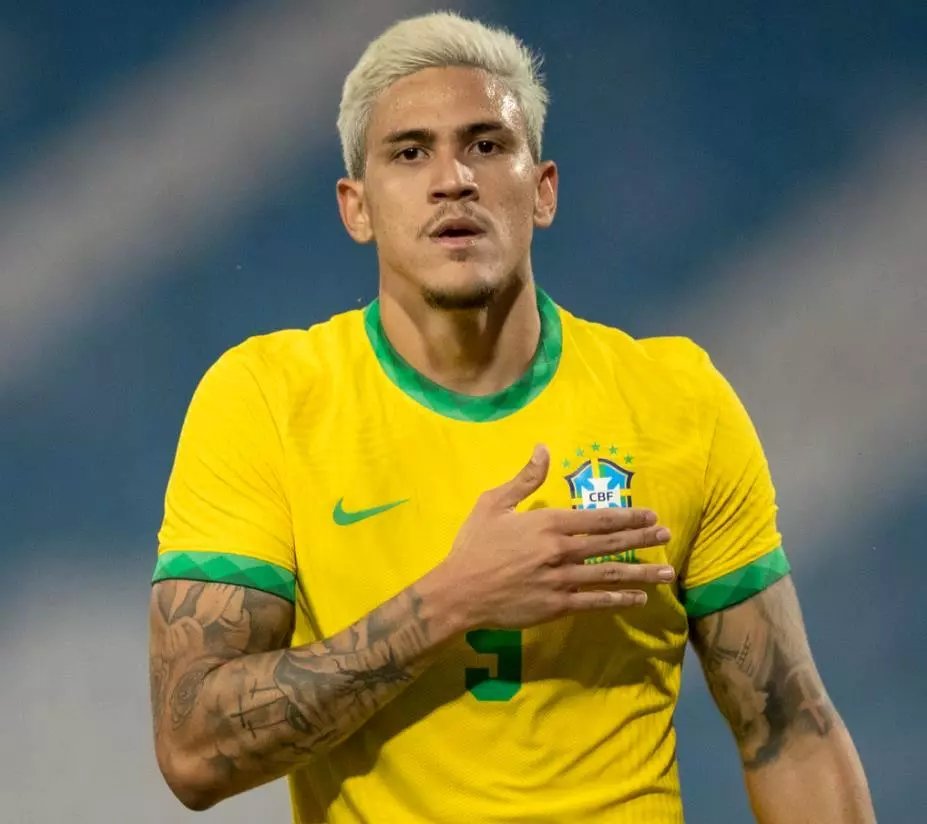 É impressionante como o Pedro vira o Ronaldo Fenômeno versão 2.0 quando começa a se aproximar de algum grande evento esportivo, que a Seleção Brasileira esteja participando

GÊNIO DA BOLA, TEM QUE IR PRO QATAR