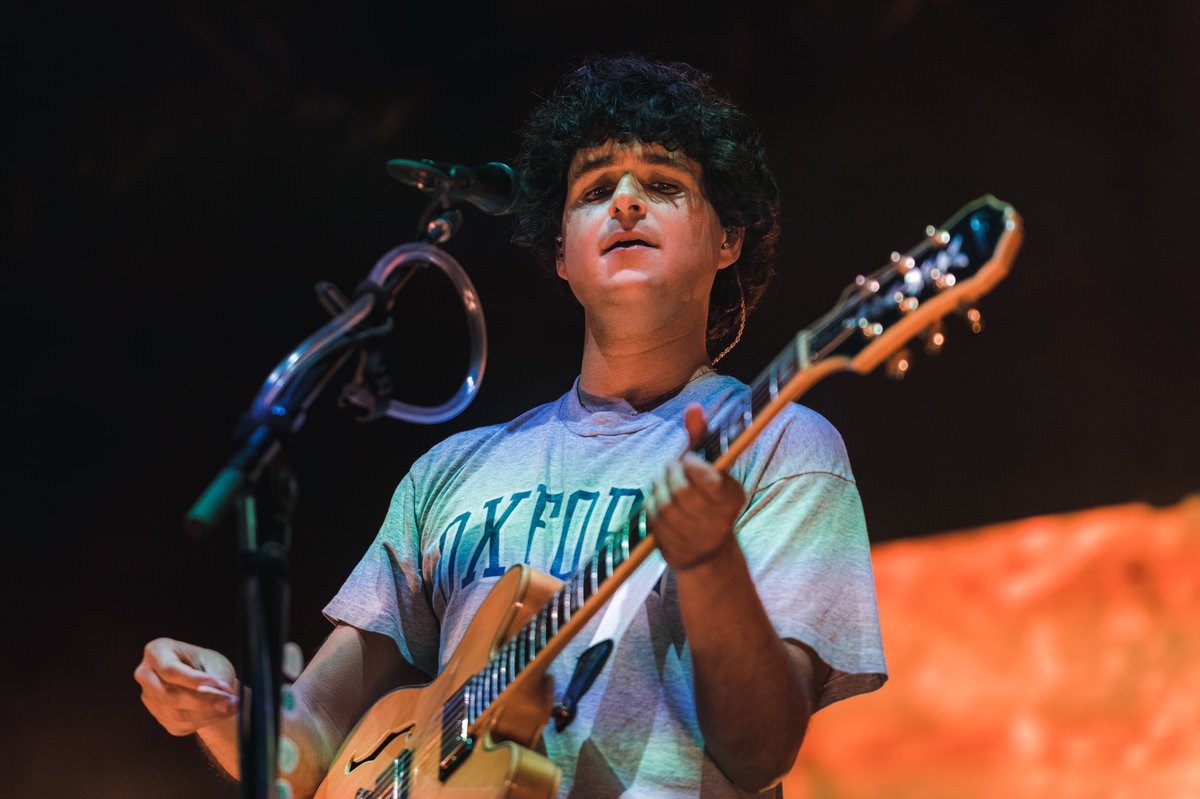 The sun was down and <a href="/vampireweekend/">Vampire Weekend</a> came out to play 🤩🤘 #FloatFest2022