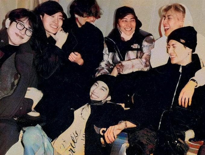 fendiseuni's tweet photo. #Destined2BeWithSevens

I'm 2 years old Ahgase now! Today's my 2nd ahgaversary! Without GOT7, I wouldn't have these lovely family with me, I wouldn't be the happiest person right now. Forever grateful and blessed to have our sevens. To more years my loves 💚 @GOT7 https://t.co/HwA0bpu68C
