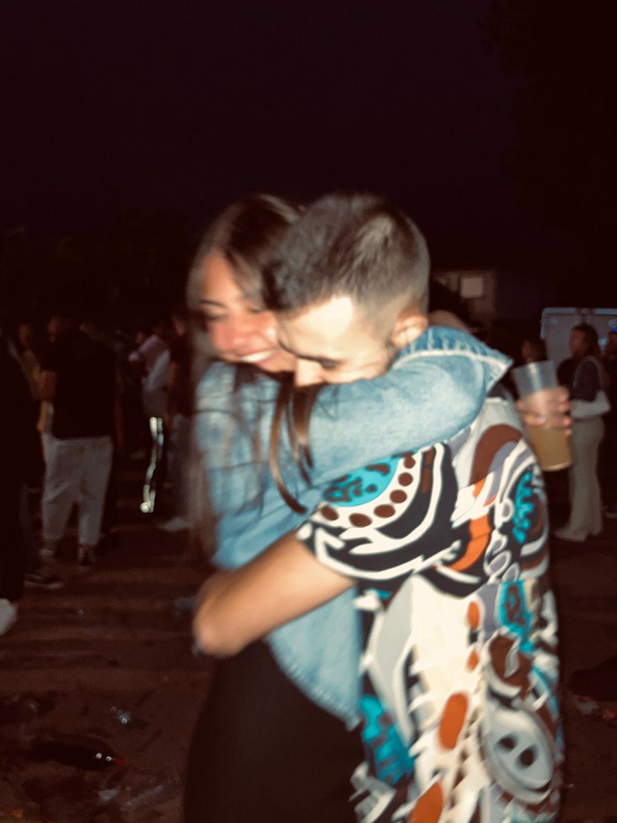 Es vida, miña Albiña💛 <a href="/albalema_21/">Alba</a>