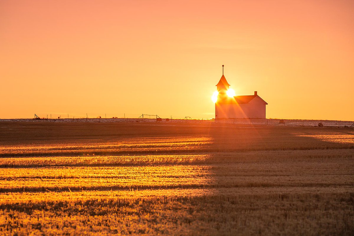 Todd_Klassy's tweet photo. The morning sun tries to hide behind a tiny little church in very rural Toole County, Montana.
#sunday #church #photography #sunrise #monring #travelphotography #countyrside #rurallife #christianity #sundaymorningvibes #sundayvibes #sundayservice https://t.co/PHg6mzzNGt