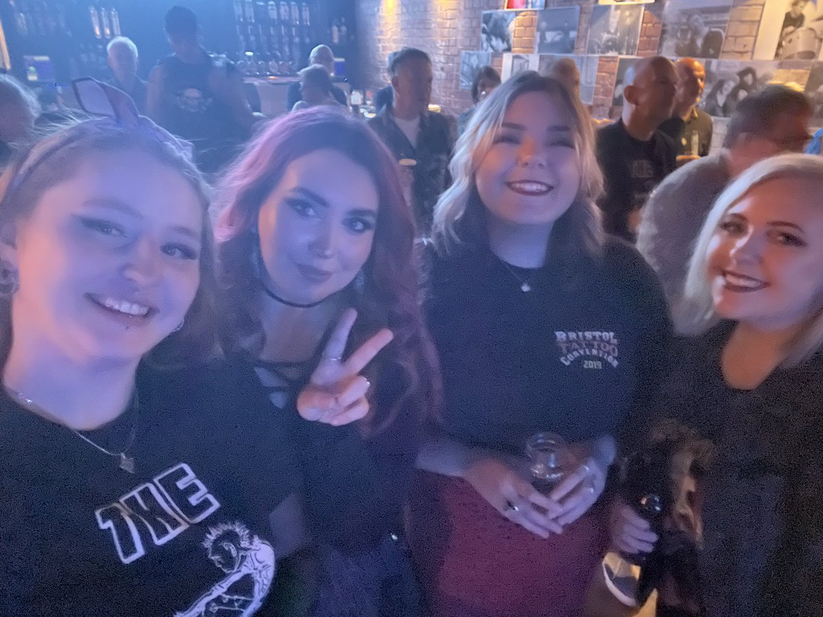 jayshrls's tweet photo. Low quality photos of the loves of my life https://t.co/ANmEKvFxBj