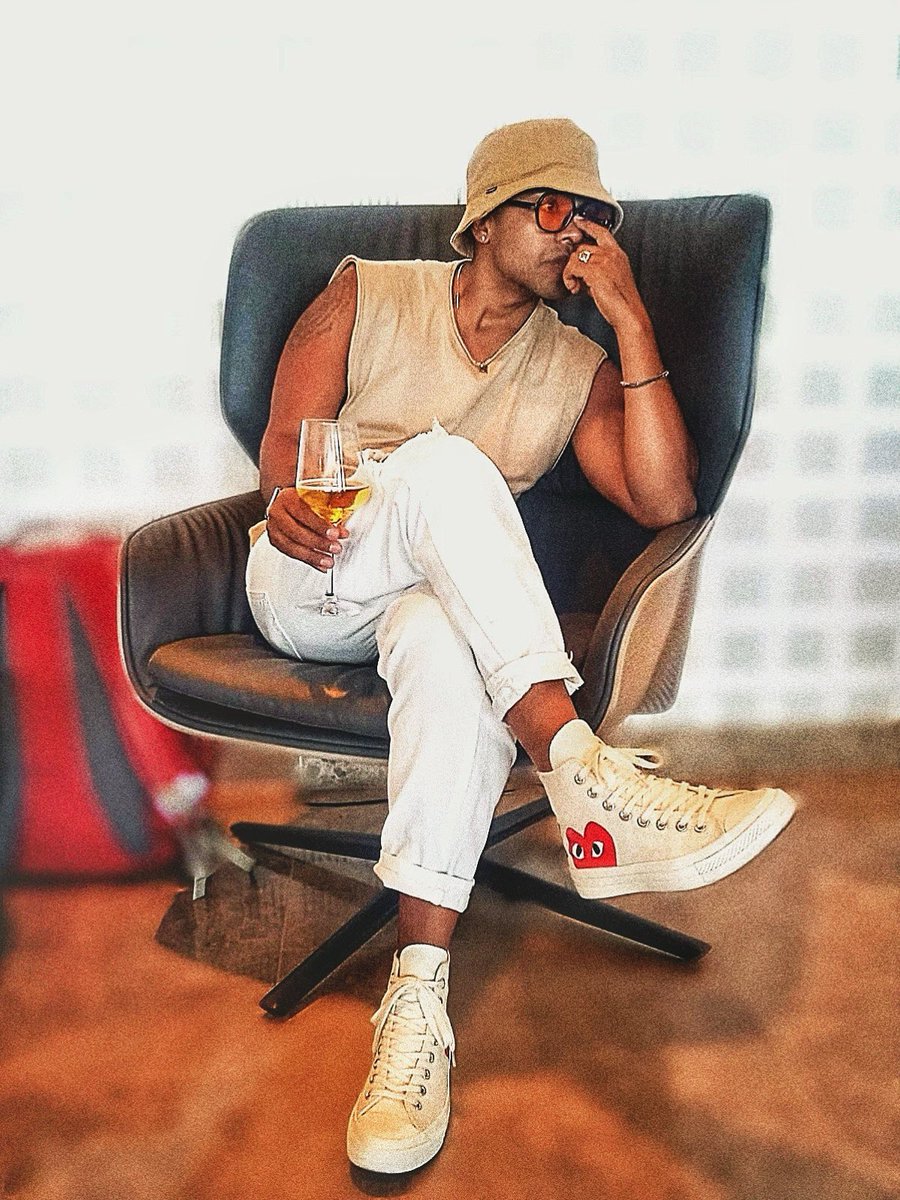 Usen gafas de sol, si les molesta demasiado el brillo 😎😎😎🤣🤣🤣 ✈️

Sigue a Wladi Paz en! 
@spotify @youtube <a href="/facebookapp/">Facebook App</a>
<a href="/MadeInInstagram/">Instagram ❁</a> 
✭
✭
✭
#wladipaz #bachata #withoutyou #bachataversion #bachatalovers #GrupoExtra #AdiosAmor #USA #RepublicaDominicana #España #Italia
