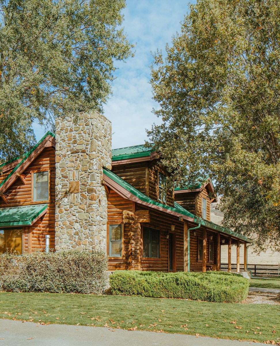 barszranch's tweet image. LAST  MINUTE BOOKING DEAL🧨

Our beautiful Log Cabin just became available for July 29th-31st at $850/night.

Book in the next 48 hours through our website, Airbnb, or VRBO and enjoy 50% off all experiences during your stay!
⁠
Visit our website to book: barszranch.client.innroad.com/room/47031