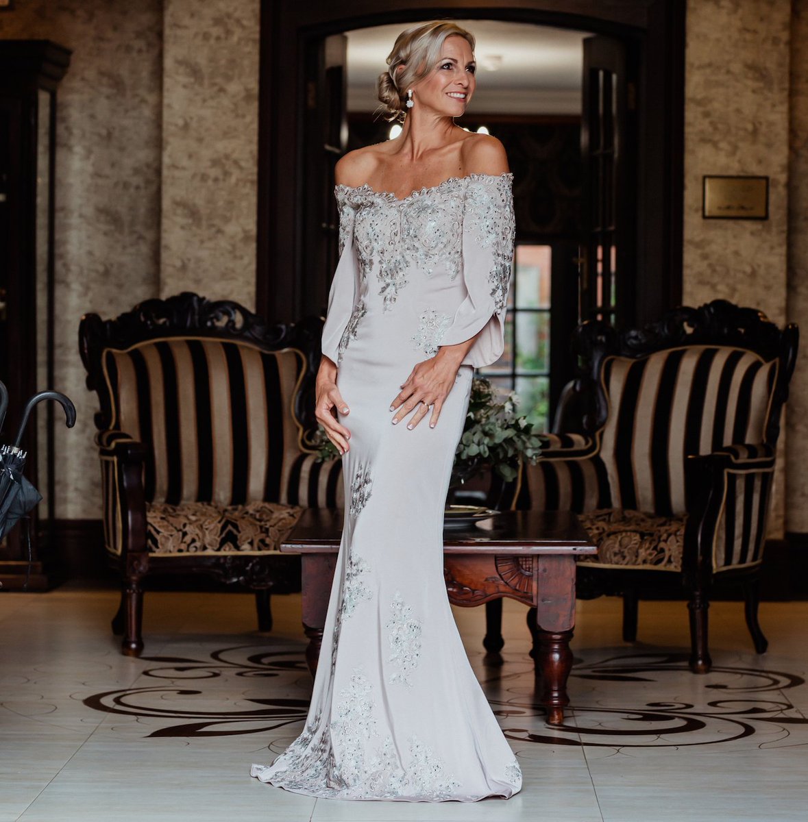 Mother of the bride/groom? At HSC, we have various styles and colors to choose from. Book a consultation today. If you make a booking in advance, we can assist you in the best possible way and avoid disappointments.