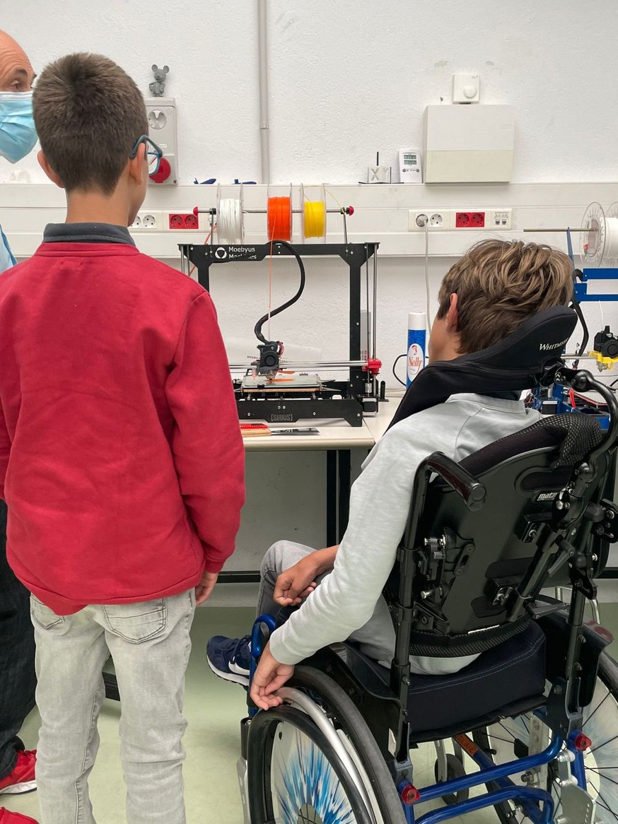 miriam_rofer's tweet photo. Sin duda alguna, lo más bonito de este trabajo es poder conocerles.... conocer a las personas que ayudas tanto en su día a día, como en su formación académica. 
Momentos como este, son los que hacen que un trabajo merezca la pena.❤️❤️❤️❤️ https://t.co/DgDf9GlGCn