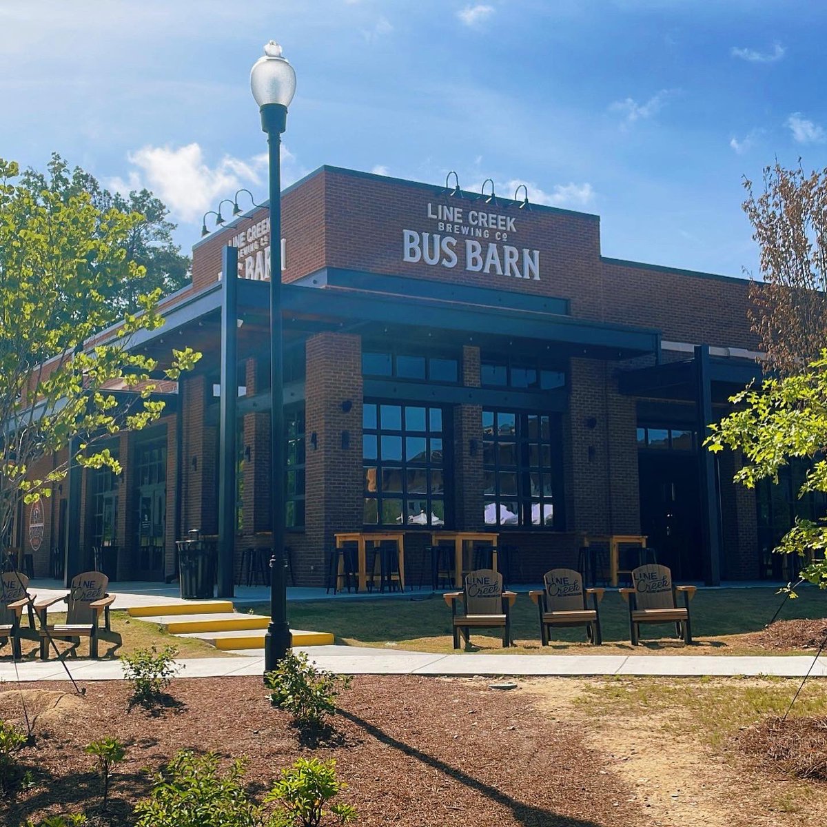 Sunday Funday is best spent at your favorite local brewery! Head over to one of our Taprooms for a fresh pint. 🍺

PTC - 12:30-7 pm / Food: The Mad Greek 

FVL - 12:30-8 pm / Food, Treats, and Drinks: Hog Pit BBQ, Scoops Fayetteville, and The Hummingbird Room