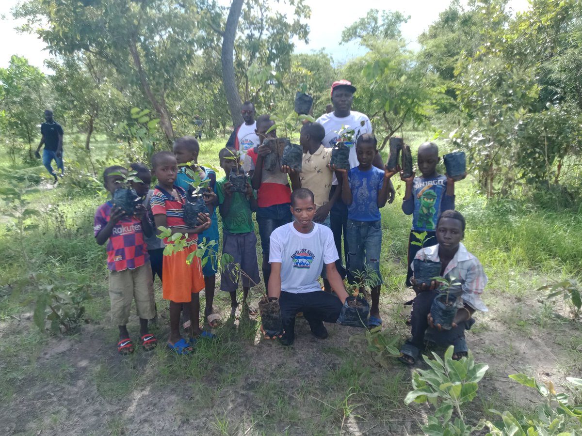 SJKYASSOCIATION's tweet photo. Just look at those young Environmentalist heroes.
Join the movement and we tackle climate change together.
Together we can🙏❤️
@STFoundation_gm
@AfricansRising
@LetsDoItWorld
@LetsDoItKenya
@LDIFoundation
#environmentalis
#ClimateAction https://t.co/dQTbSLCemR