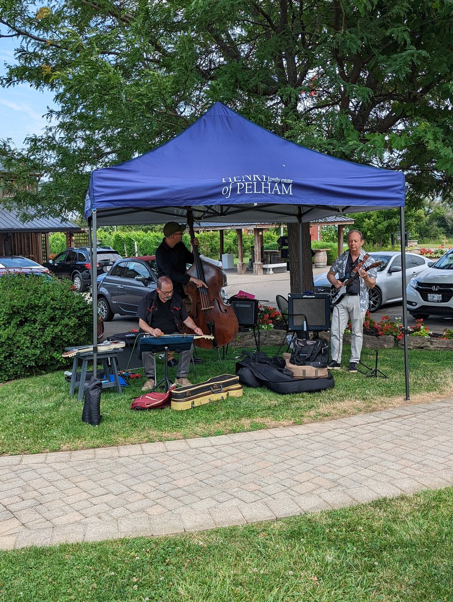 PaultSpeck's tweet photo. John shucking oysters today. We sold out yesterday. More amazing Jazz from TD Jazz festival. John's on his second shirt today! This is his 25th year in a row!! @HenryofPelham @speckbroswine @FWMCan https://t.co/AwboXh3ZjV