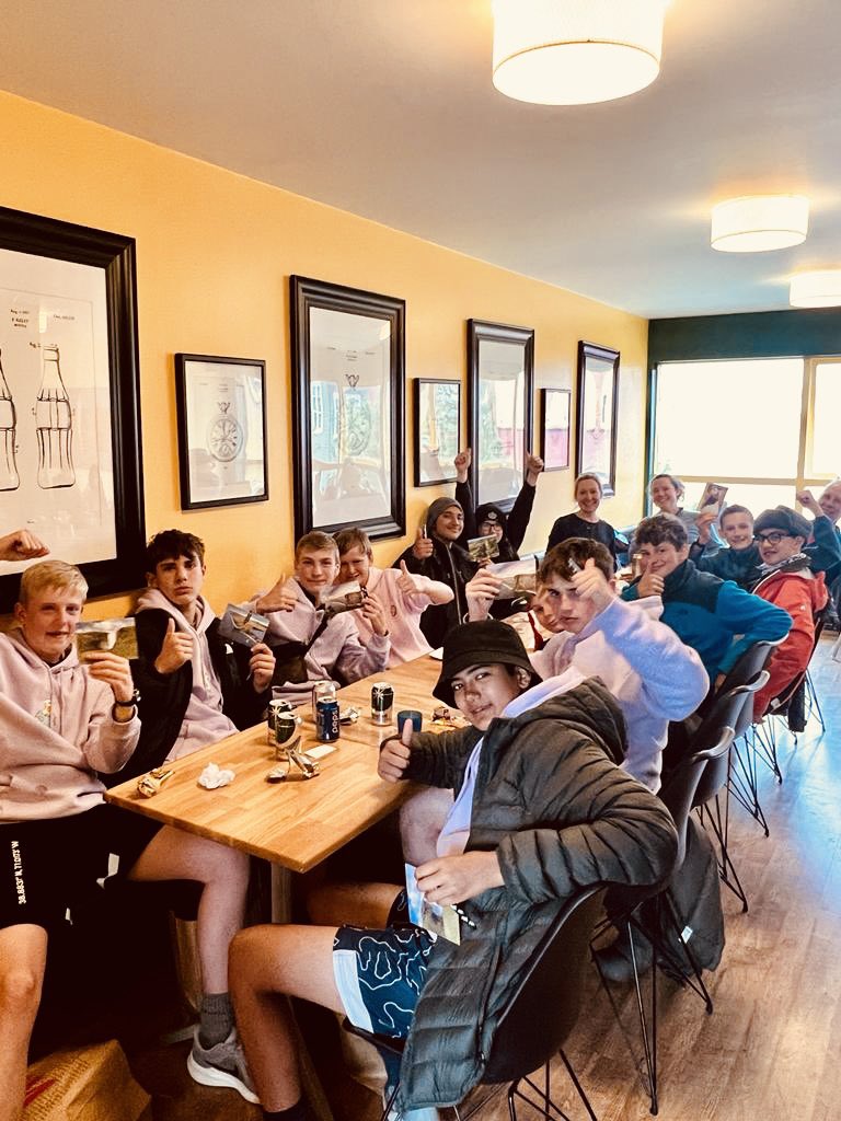 RGSHWTrips's tweet photo. Iceland Team 2. The last supper and awards evening. Lots of laughs, and a few interesting reveals 😱😱😱 #seeyousoon #nearlyhometime #somanystories https://t.co/lKNExOGRjL
