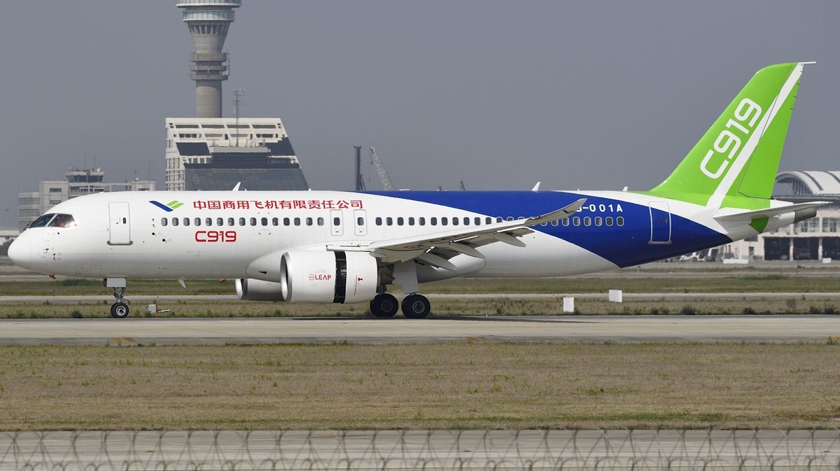 airwaysmagazine's tweet image. Awaiting certification: Chinese aircraft manufacturer COMAC has concluded all flight tests of its narrow-body C919. #C919 #ChineseAviation #COMAC #NarrowBody #newaircraft #TestFlights

airwaysmag.com/comac-c919-com…
