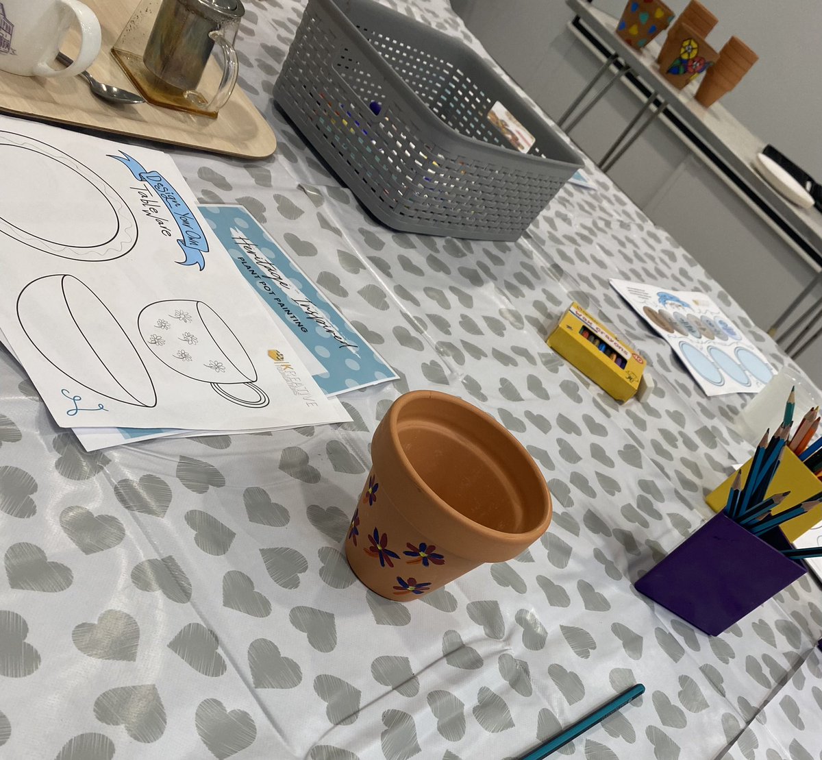 The weather didn’t bother us today @BramptonMuseum for our @NewVicTheatre #dementiafriendly session, it was so relaxing 😊Thanks to @KreativeFdns for inspiring us to create our own ‘backstamp’ & pottery design, sharing experiences related to our City’s heritage 🎨#artforwellbeing