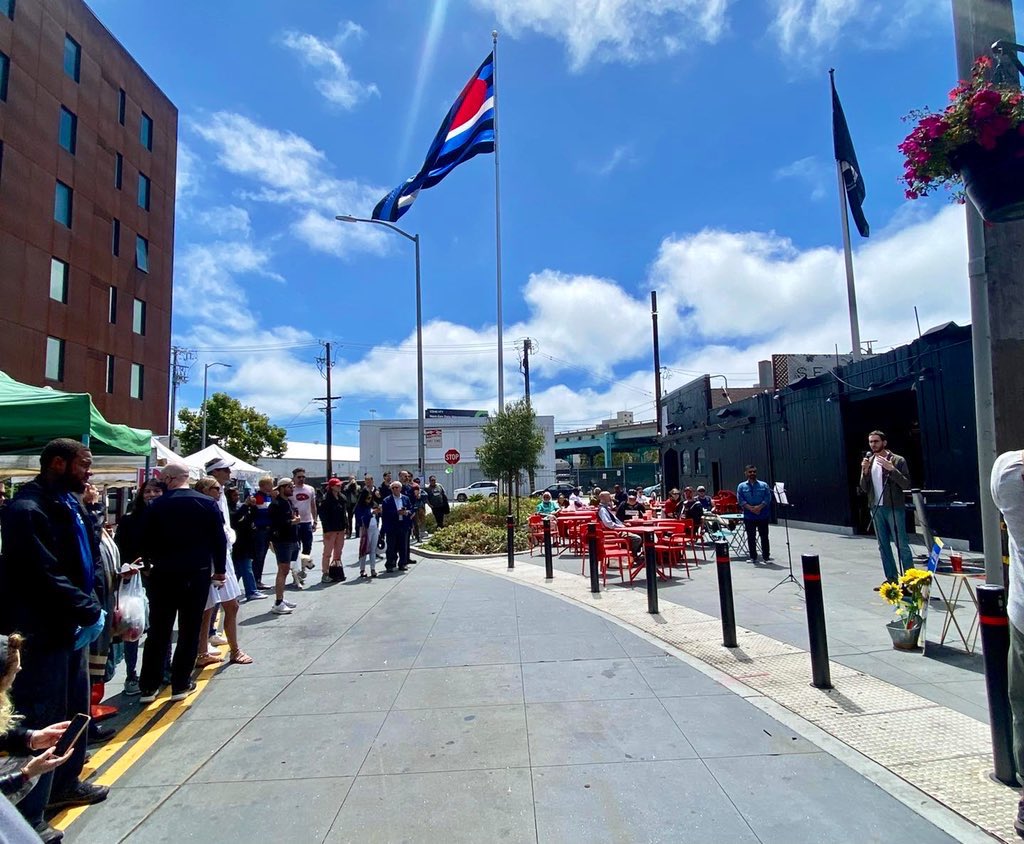 Scott_Wiener's tweet photo. We celebrated the new farmers market at Eagle Plaza, in the Leather &amp; LGBTQ Cultural District in SOMA.

This new public space — which we helped fund in the state budget — has the largest leather flag in the world.

Whether farmers market or Eagle Beer bust, this plaza nails it. https://t.co/VUjG8SLbyb