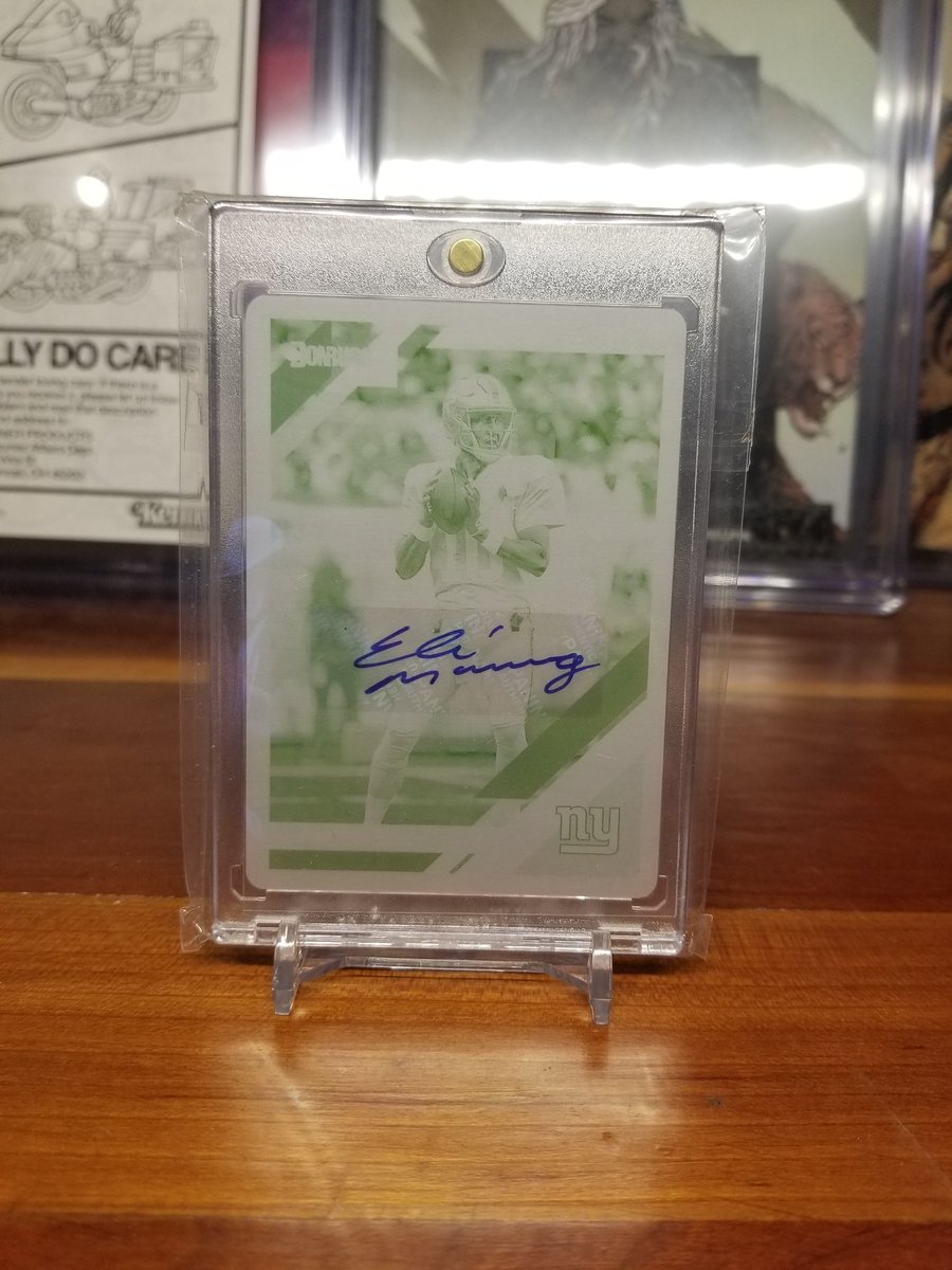 jmayer17's tweet photo. @CardPurchaser What makes this pull even better is: 1. I'm a HUGE Giants fan 2. Eli was drafted the same year my son was born. https://t.co/Kw5papA0Bq