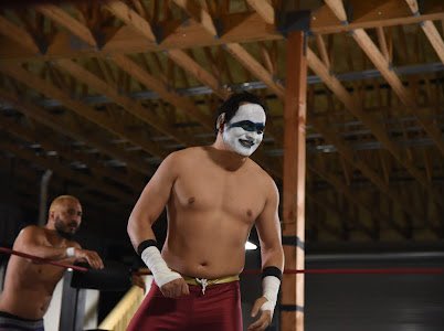 PlutoMarsAttack's tweet photo. I love this planet 🌎 #rhodeswrestlingacademy #prowrestling #independentwrestling #plutomars #makeup #aew #wwe #texaswrestling #alien https://t.co/0L27ZLJIdG