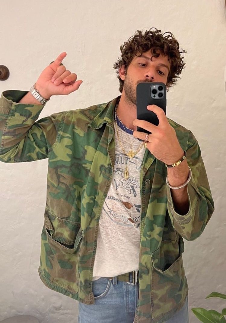 __________________________________
    ← ⚪ now ⠇      

Roubei a jaqueta mesmo