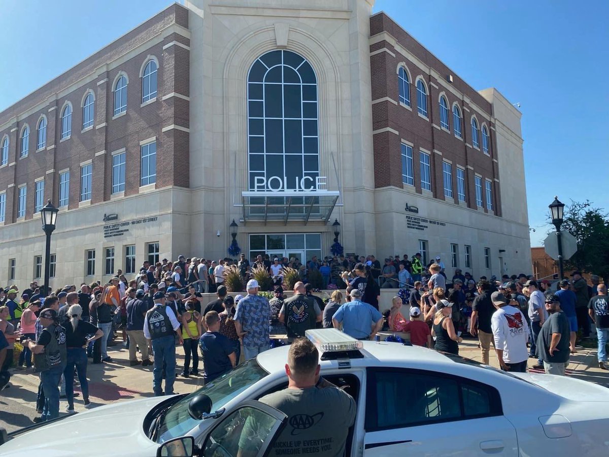 Edmond Police Dept tweet media