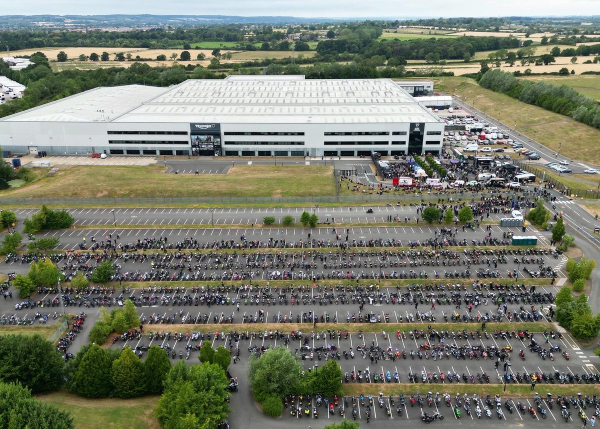 snapperdaz's tweet image. Great turn out for a World record attempt for the largest female biker meet at Triumph in Hinckley. #wlfbm2022 #femalebikermeet #triumphmotorcycles #alamyeditorial #hinckley
