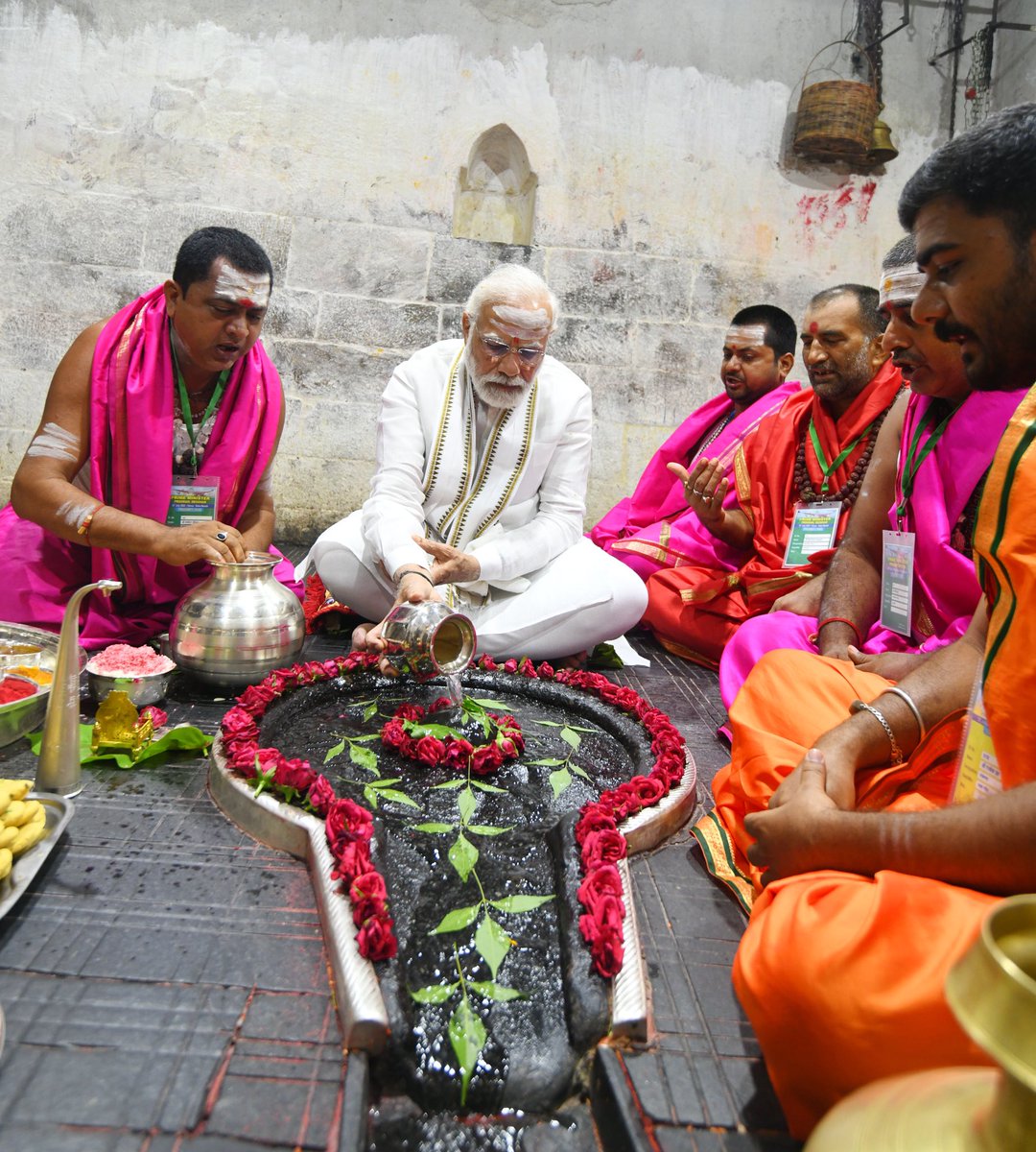 sureshpatelsk's tweet photo. My PM My Pride
#NATION_WITH_MODI
I Support My Pm @narwndramodi
#bharatstandswithmodiji #NATION_WITH_MODI https://t.co/Uhx1LLsjMR