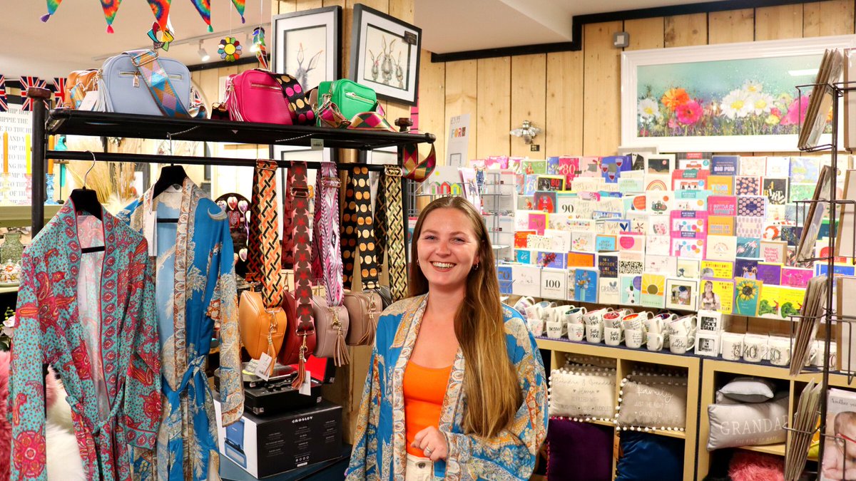 TonbridgeTownTe's tweet photo. Smiles 😃😃and amazing gifts🎁🎁 @GGTonbridge
#Tonbridge #Kent #ShopLocalTonbridge #Behappy #smiles https://t.co/Hh64uOOQPP