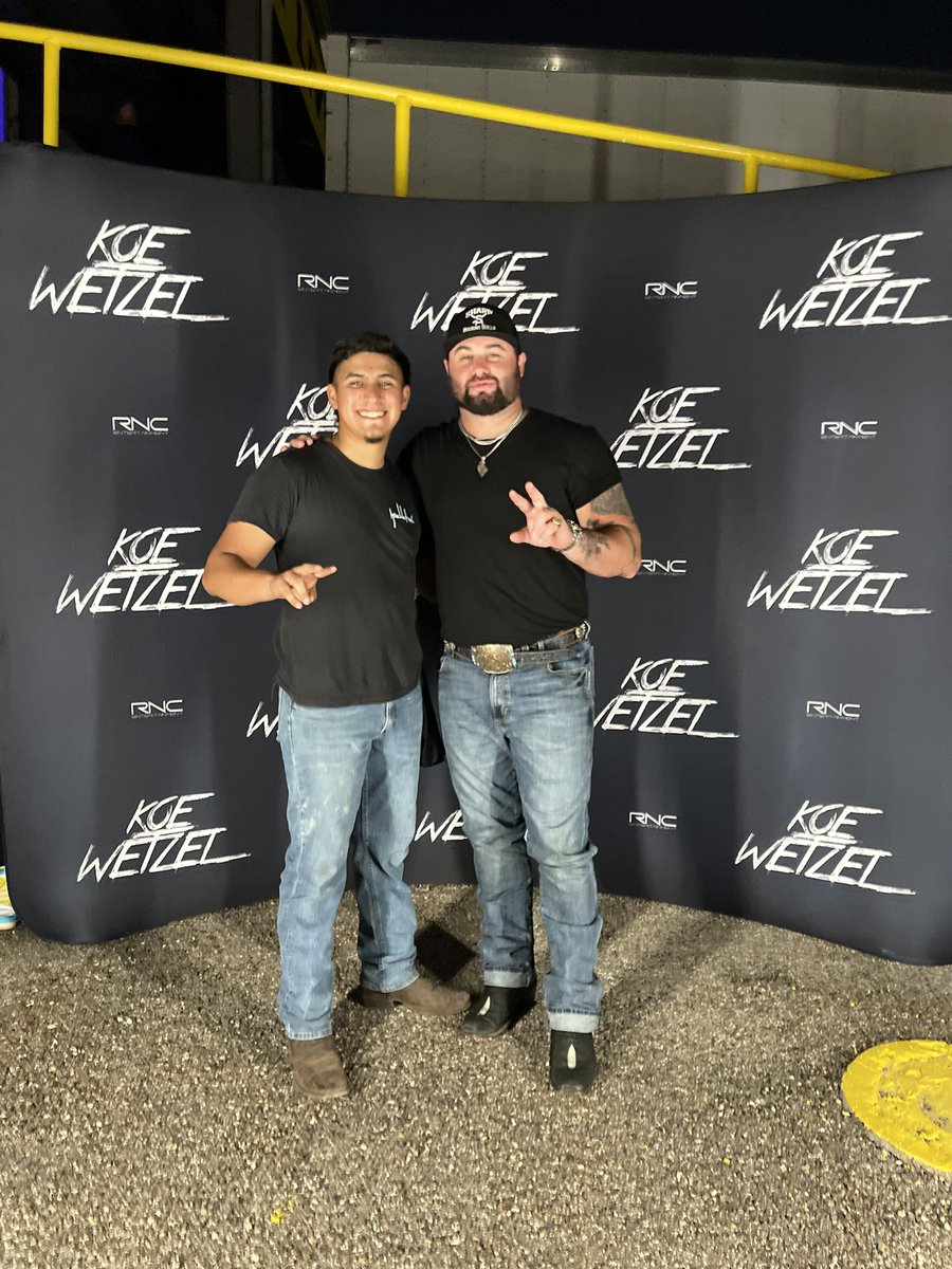 G13Danny's tweet photo. i got ‘something to talk about’ and that’s meeting the one and only, @KoeWetzel ! https://t.co/TH089G2m1O