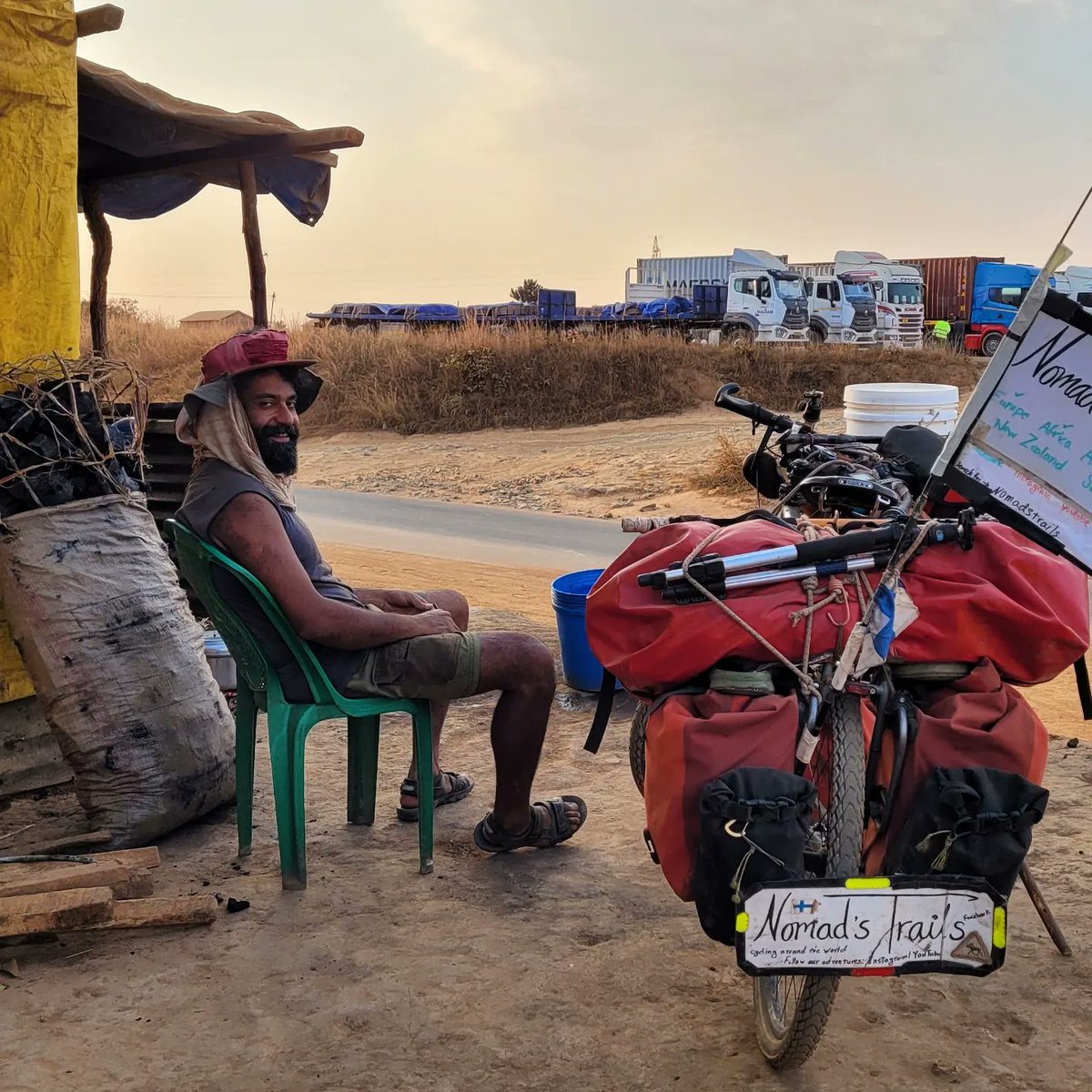 nomadstrails's tweet photo. I have crossed  the border to Zambia.  Now in a proper  race to make it to Namibia  as fast  as I can. Now days I am waking  up at 6 am and around 7.30 am I am on the bike 
#nomadstrails https://t.co/9qu6J9PVtC