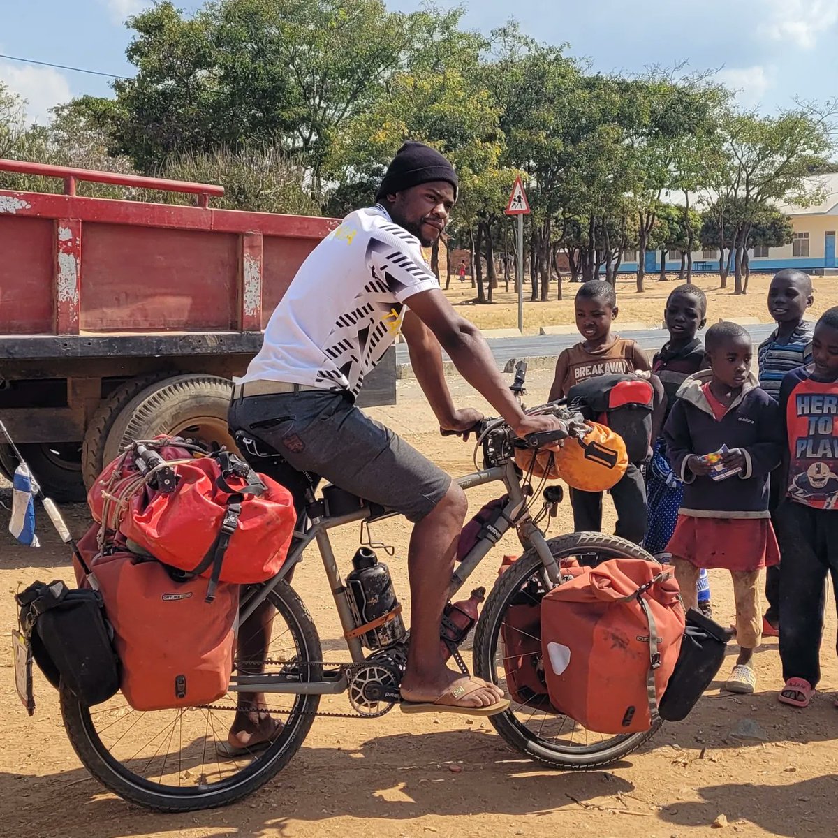 nomadstrails's tweet photo. I have crossed  the border to Zambia.  Now in a proper  race to make it to Namibia  as fast  as I can. Now days I am waking  up at 6 am and around 7.30 am I am on the bike 
#nomadstrails https://t.co/9qu6J9PVtC