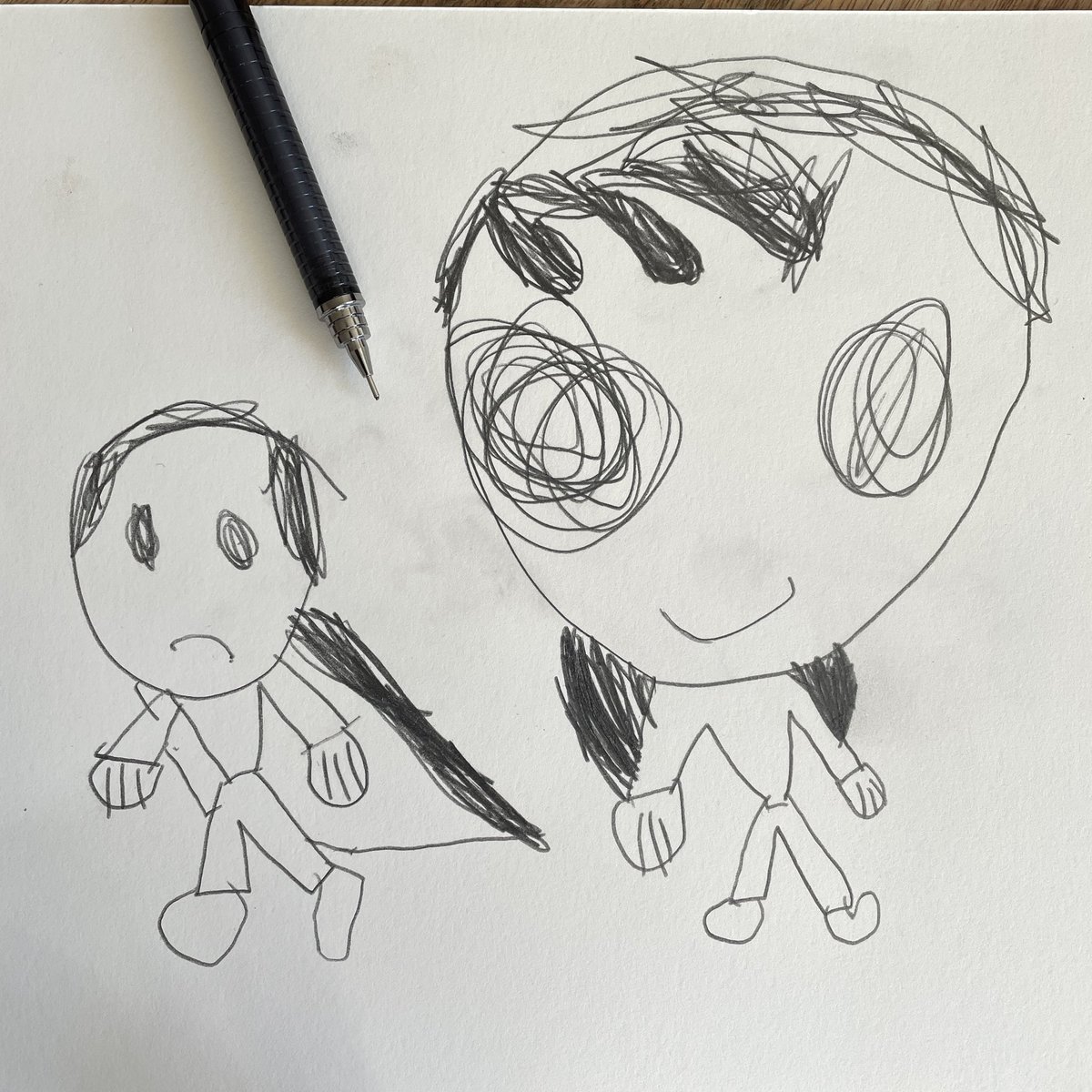 息子が描いた「親分と子分」。ちなみに大きい方が子分だそうです😂  今日は一日、親分と子分という言葉の定義について親子で語り合いました😆

#息子画廊 