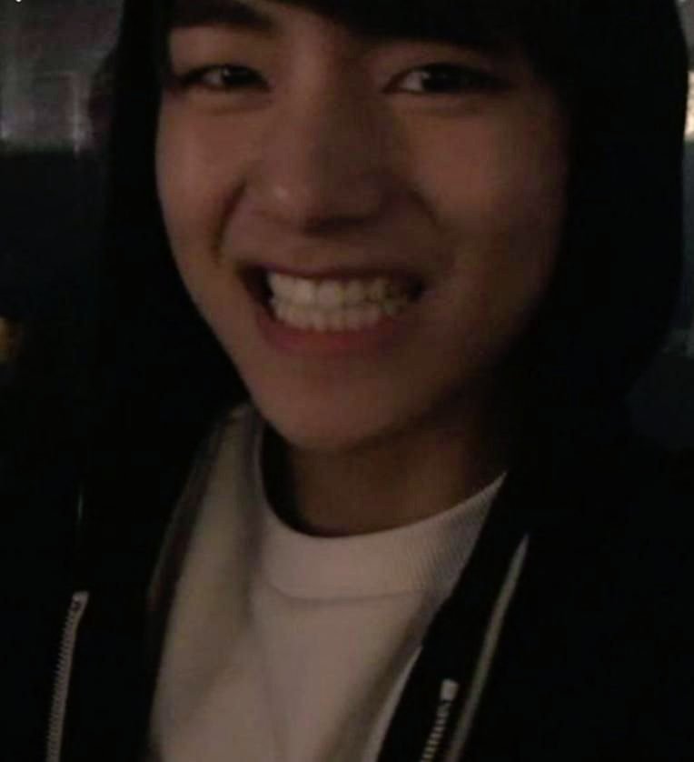 TaepicsDaily01's tweet photo. Hey Cutie!🐻💜
#TAEHYUNG #Wooga_In_The_Soop #FriendcationWithV #TAE #TaeInTheSoop https://t.co/RwVlgpvd1g