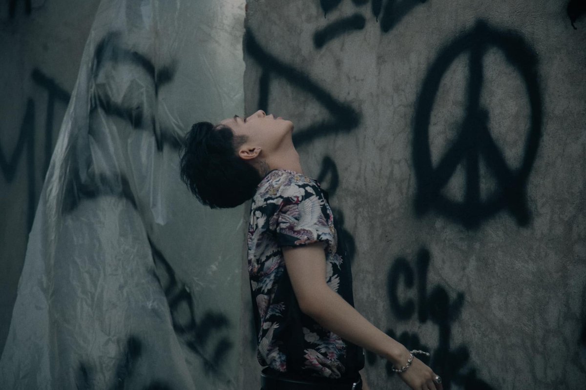 phuongtuan_j97's tweet photo. Nhiều lần bật khóc trong đêm quạnh vắng…
/ Touching lyrics / Ngoi Sao Co Don

#NgoiSaoCoDon 
#JackJ97 https://t.co/110fLq2m44