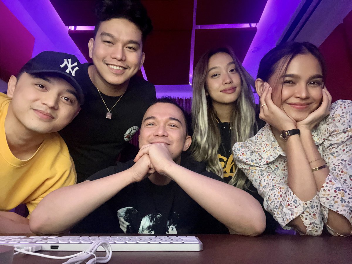 JonathanManalo's tweet photo. Hangout sa studio:) https://t.co/G66xjktkR9