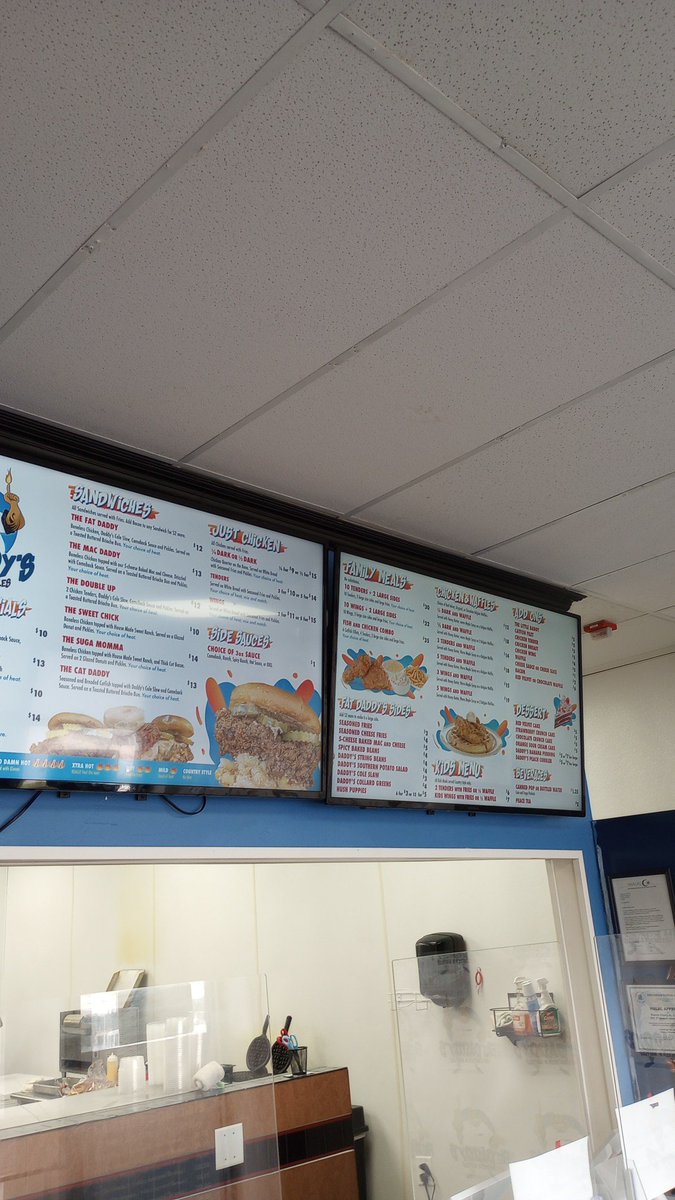 konejos's tweet photo. Love my other Sunday job, if I ain't working with the tacos, I'm working with the chicken 🐔 #Fatdaddys #Detroit https://t.co/2LLRyL4OGK