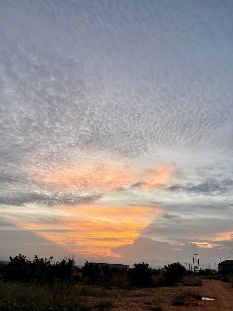 therichardgh's tweet photo. Beautiful sky around Tema - Ghana west Africa, nature is awesome, #CNNWeather https://t.co/IwMB16MHR2
