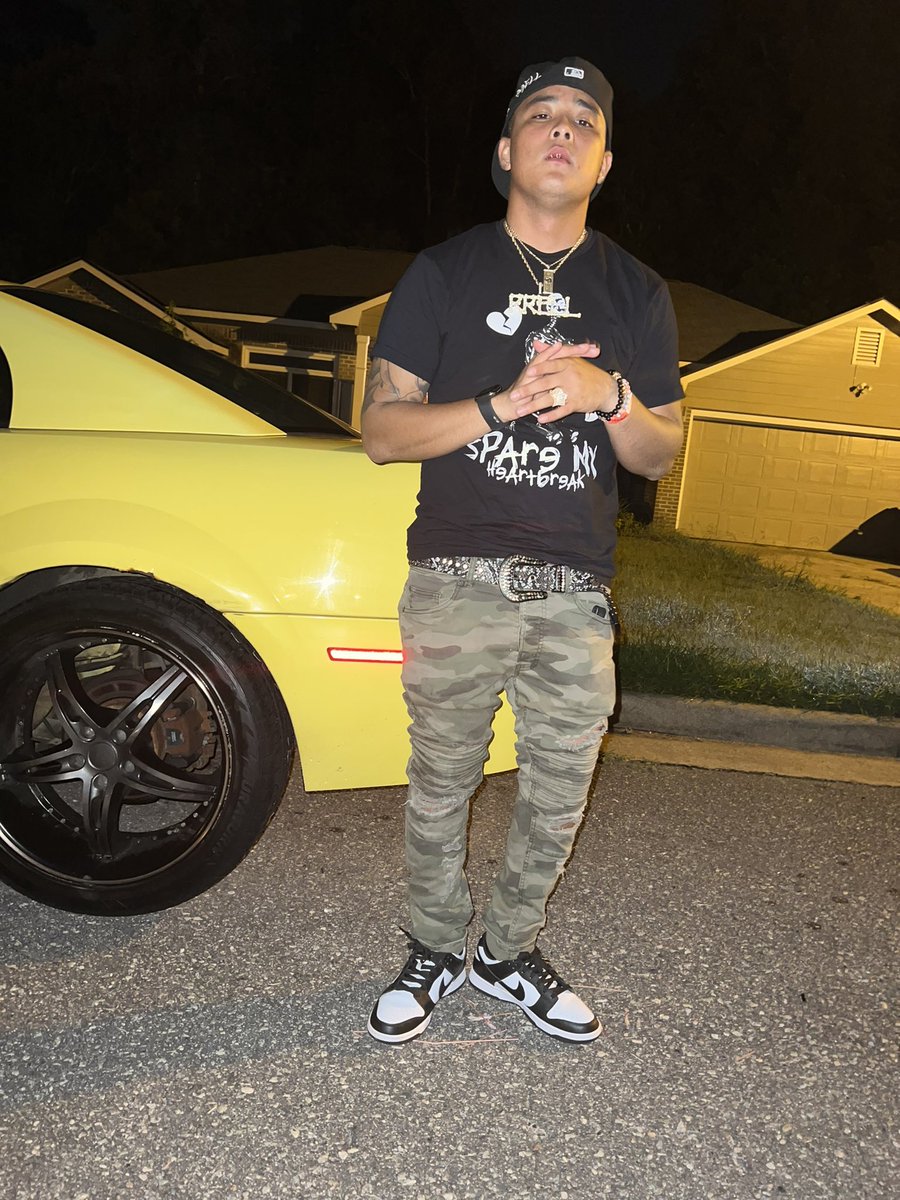 RRellDaRuler's tweet photo. Im Fly As Hell, I Ain Gotta Walk Thru TSA 🌟, So Many Kicks My Closet Look Like The MMA 🥊🖤 https://t.co/a62LesbSjH