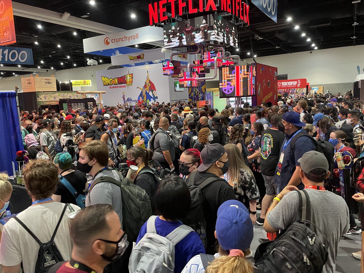#Netflix at #SDCC #SDCC22 Sunday attendees awaiting the QR code to enter the Steamer Things prize give away.